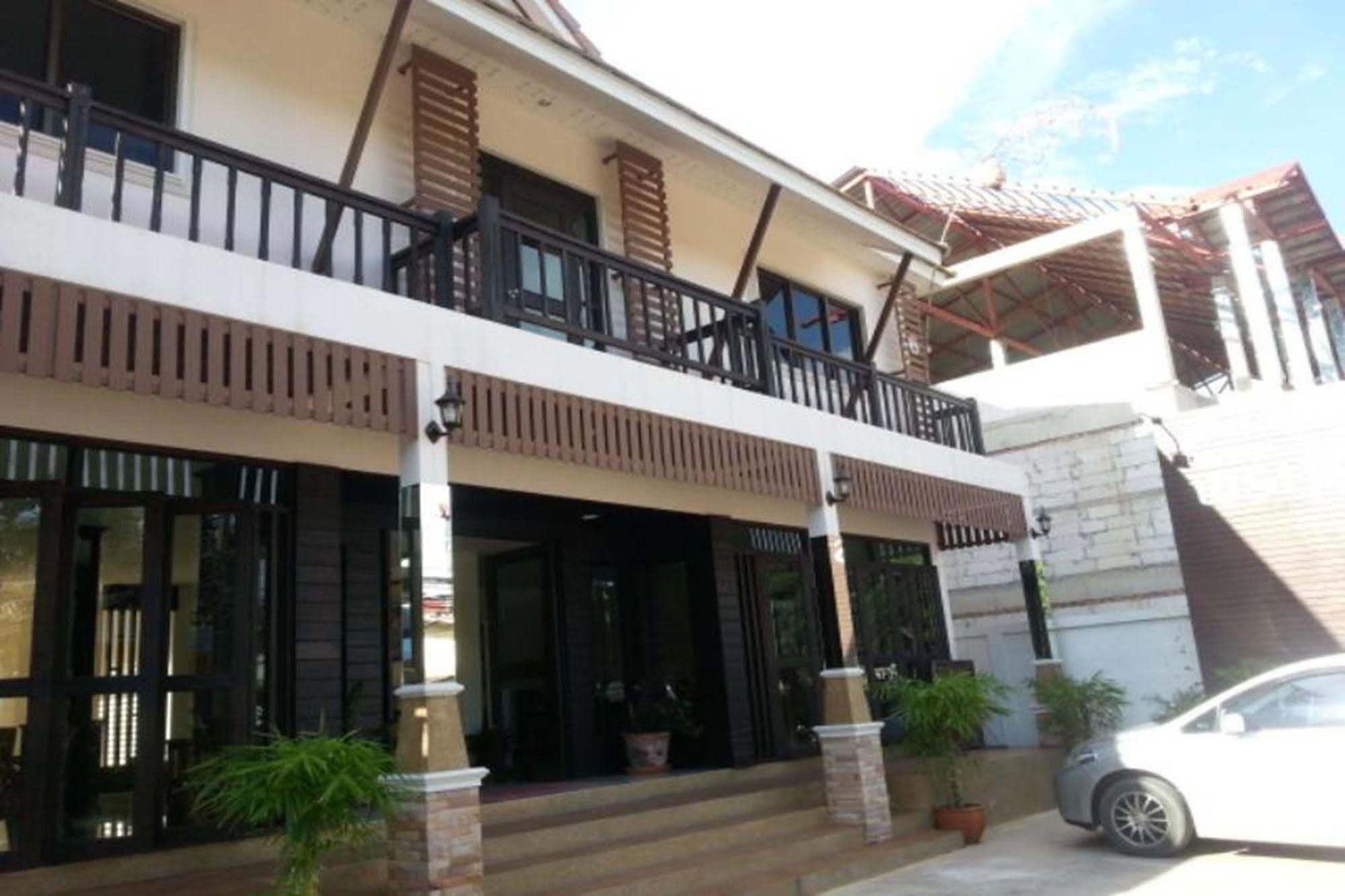 Ponburi Hotel Nan Exterior foto