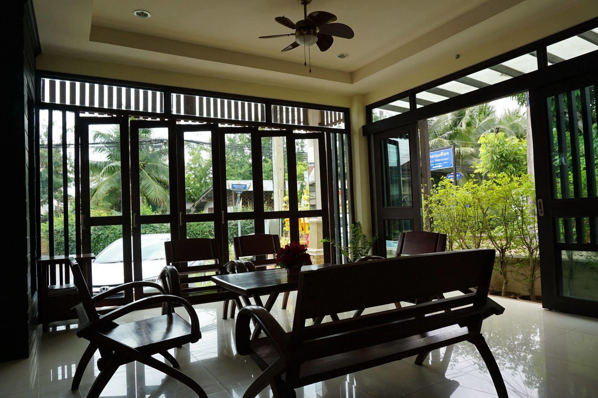 Ponburi Hotel Nan Exterior foto